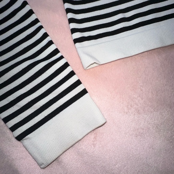 Black & White Striped Off-Shoulder Crop Top · Fits S/M - Picture 3 of 6